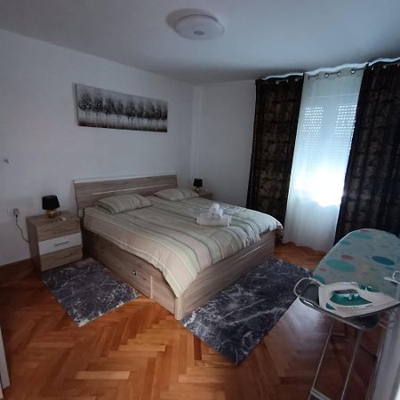 Novi studio apartman Emda u centru Splita, private parking Exterior foto