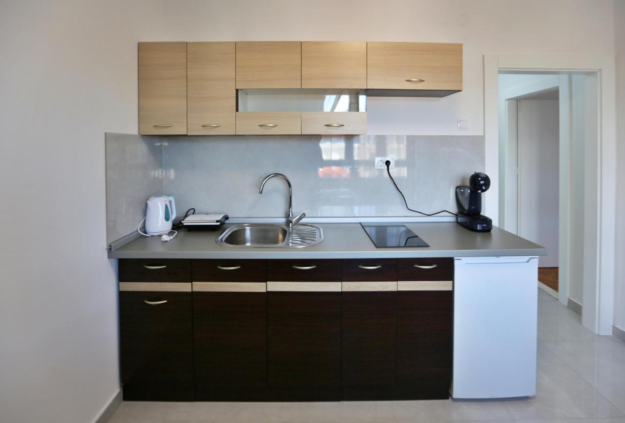 Novi studio apartman Emda u centru Splita, private parking Exterior foto