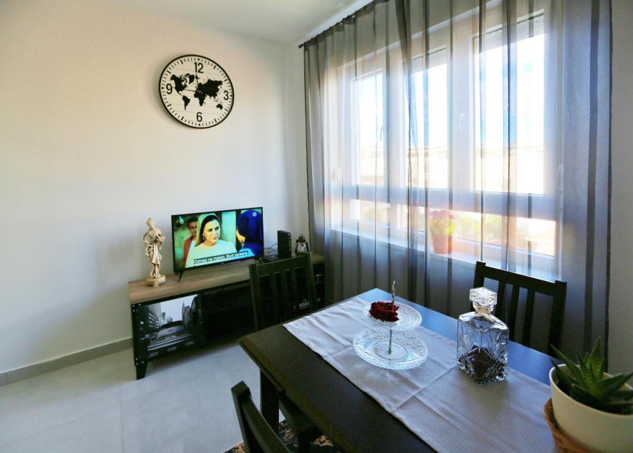 Novi studio apartman Emda u centru Splita, private parking Exterior foto