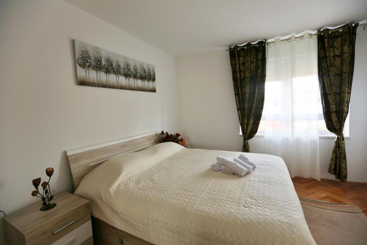 Novi studio apartman Emda u centru Splita, private parking Exterior foto