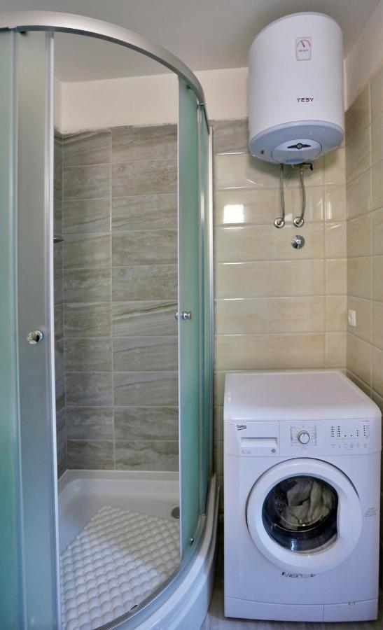 Novi studio apartman Emda u centru Splita, private parking Exterior foto