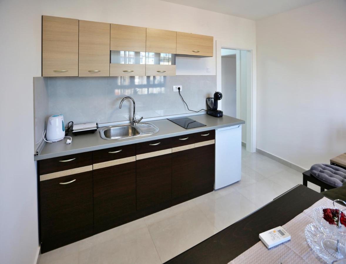 Novi studio apartman Emda u centru Splita, private parking Exterior foto