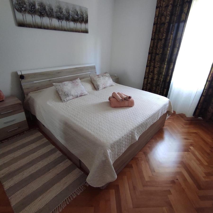 Novi studio apartman Emda u centru Splita, private parking Exterior foto