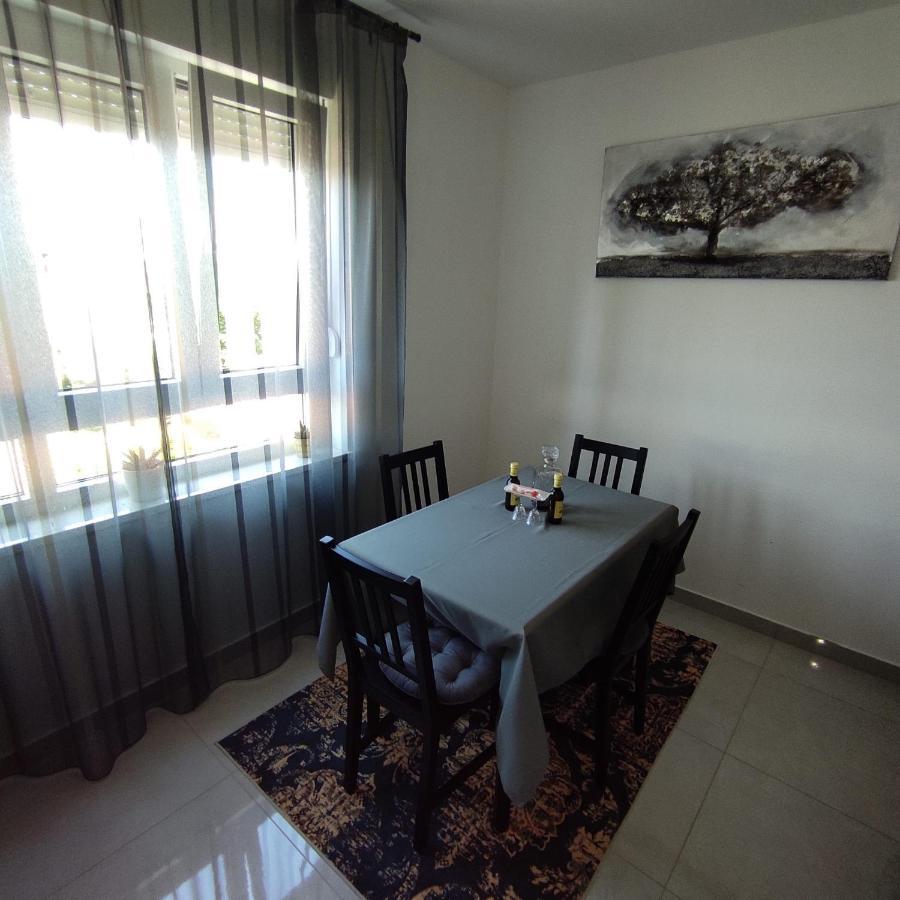 Novi studio apartman Emda u centru Splita, private parking Exterior foto