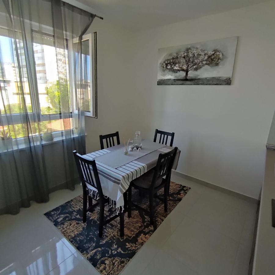 Novi studio apartman Emda u centru Splita, private parking Exterior foto