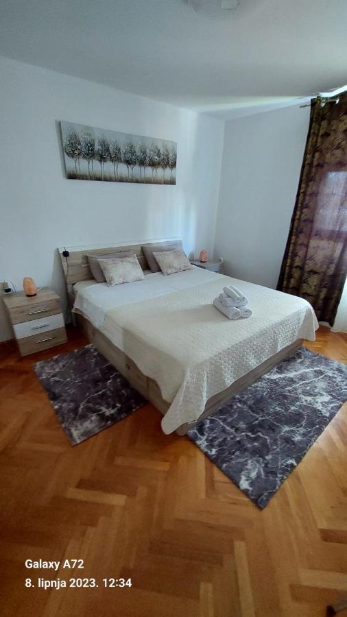 Novi studio apartman Emda u centru Splita, private parking Exterior foto