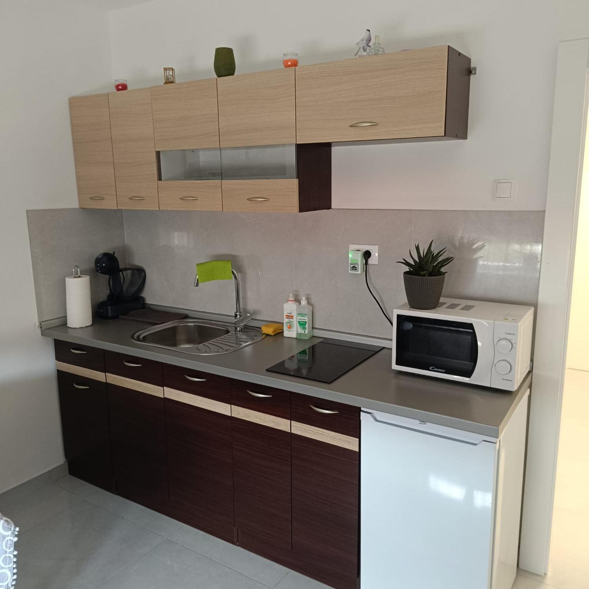 Novi studio apartman Emda u centru Splita, private parking Exterior foto