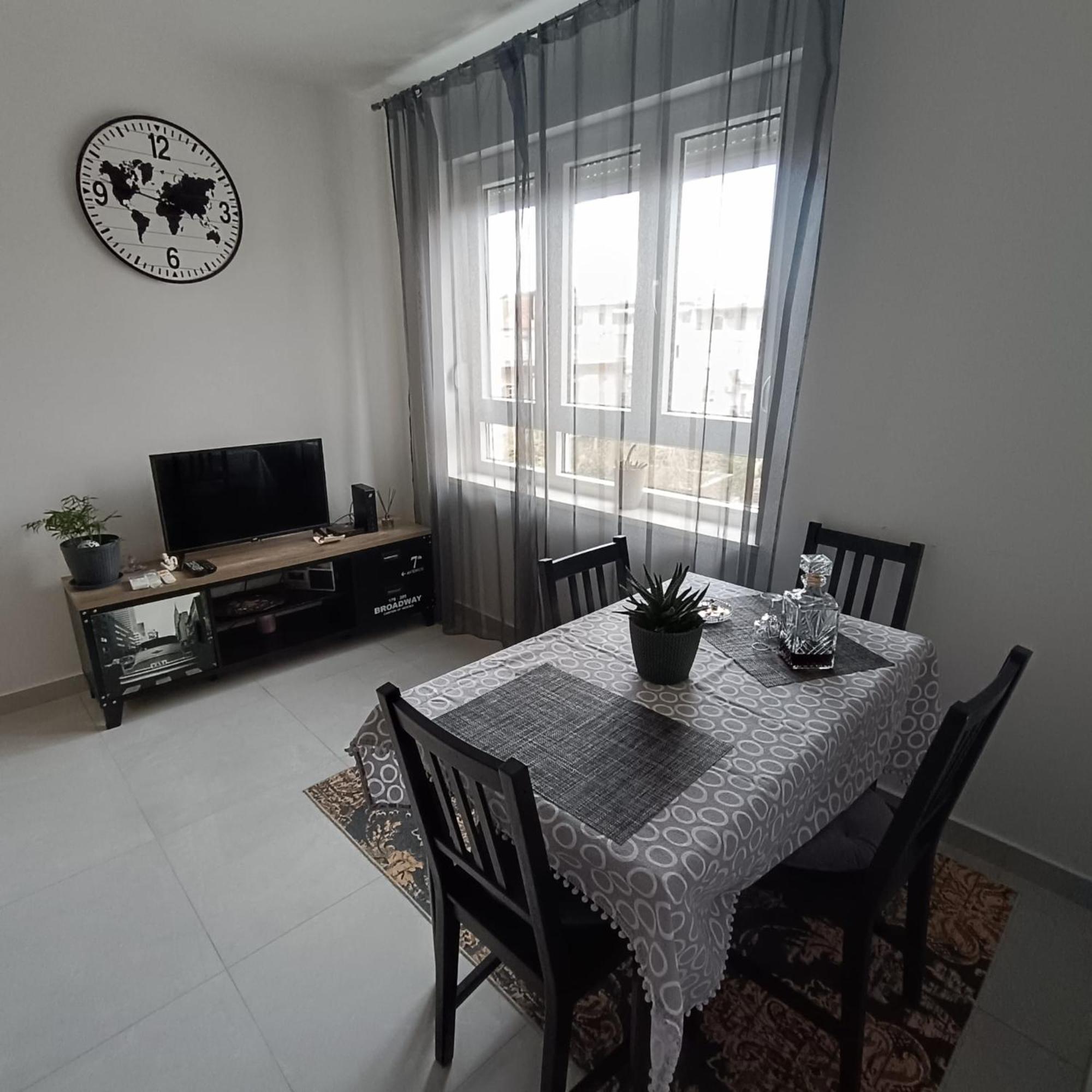 Novi studio apartman Emda u centru Splita, private parking Exterior foto
