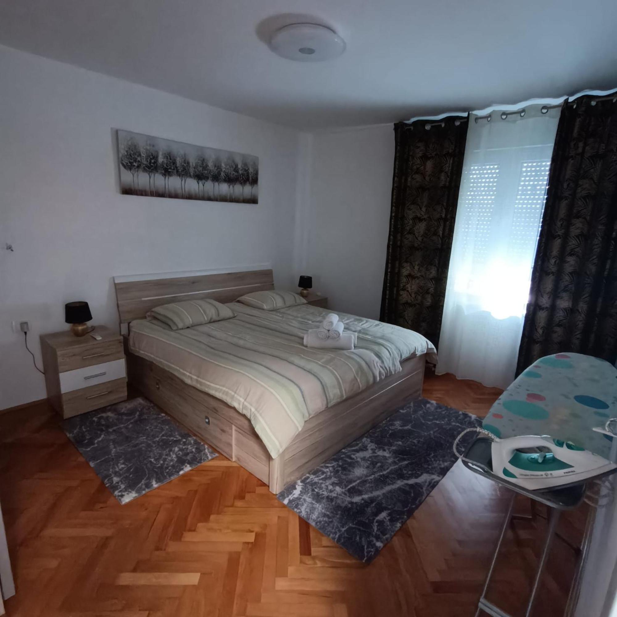 Novi studio apartman Emda u centru Splita, private parking Exterior foto