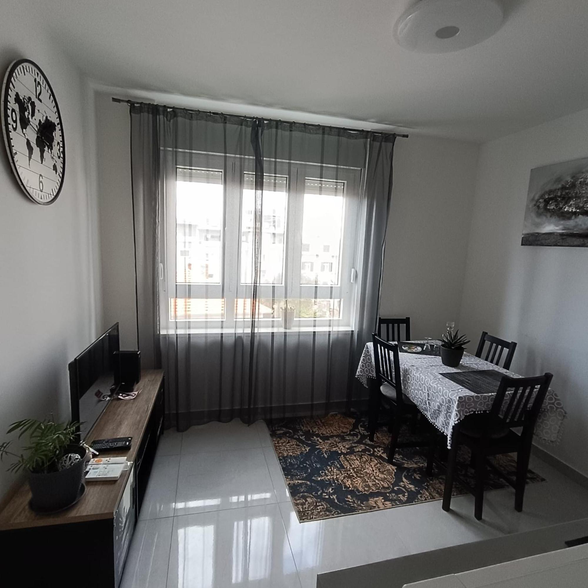 Novi studio apartman Emda u centru Splita, private parking Exterior foto